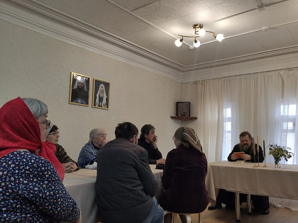 Еженедельная беседа с прихожанами